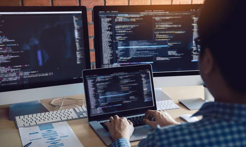 数据科学选型:R与Python如何赋能荣成市网站建设?